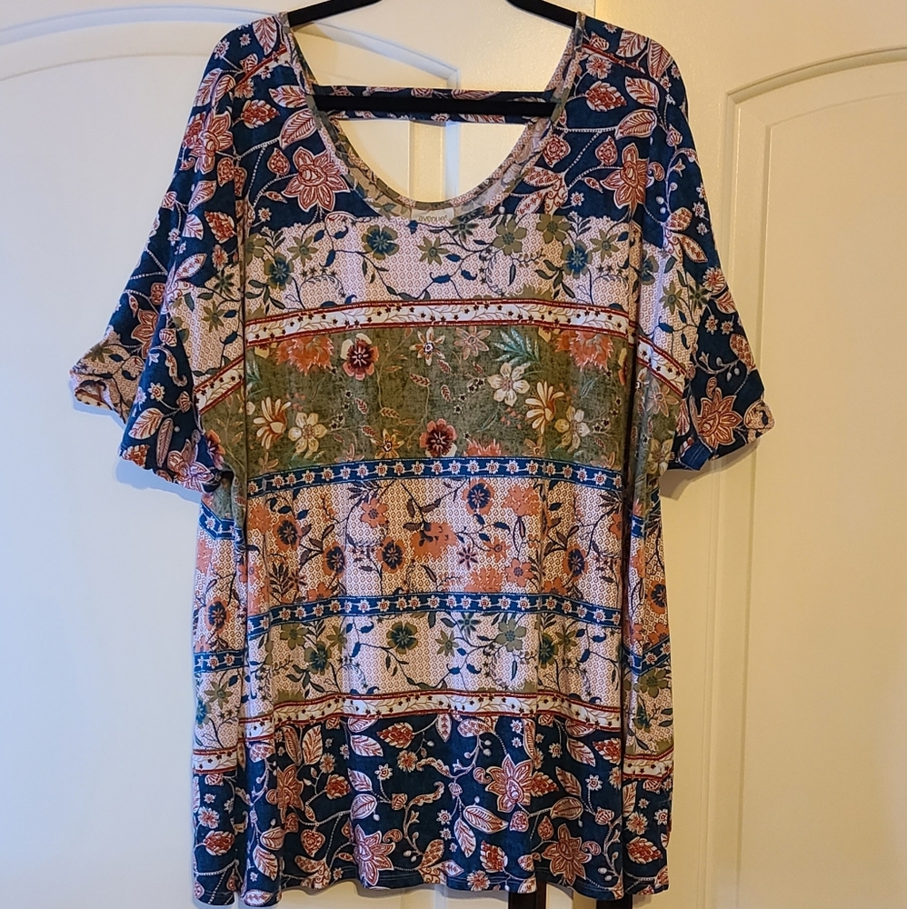Avenue 30/32 Floral Cut out back top